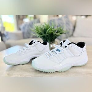 Jordan Retro Low Legend Blue sneaker